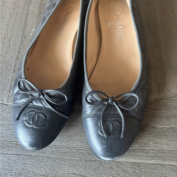 CHANEL Black Aged Calfskin Cap Toe Ballerina used size 39 - Picture 2 of 7